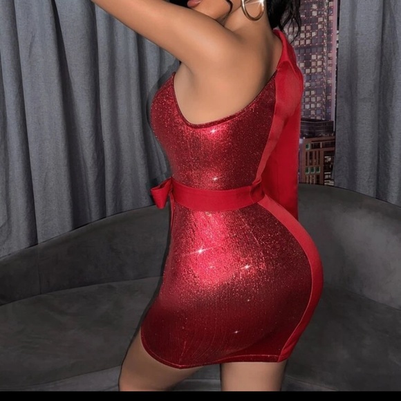 NEW INVENTORY 🎁One Shoulder Asymmetrical Hem Belted Glitter Dress🎁 - Picture 5 of 8